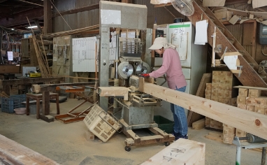 プレカット工場の内部