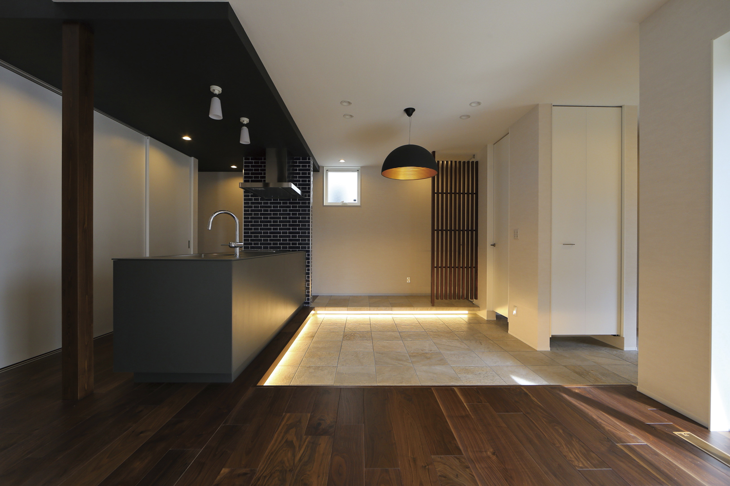 白い箱の家のLiving Room