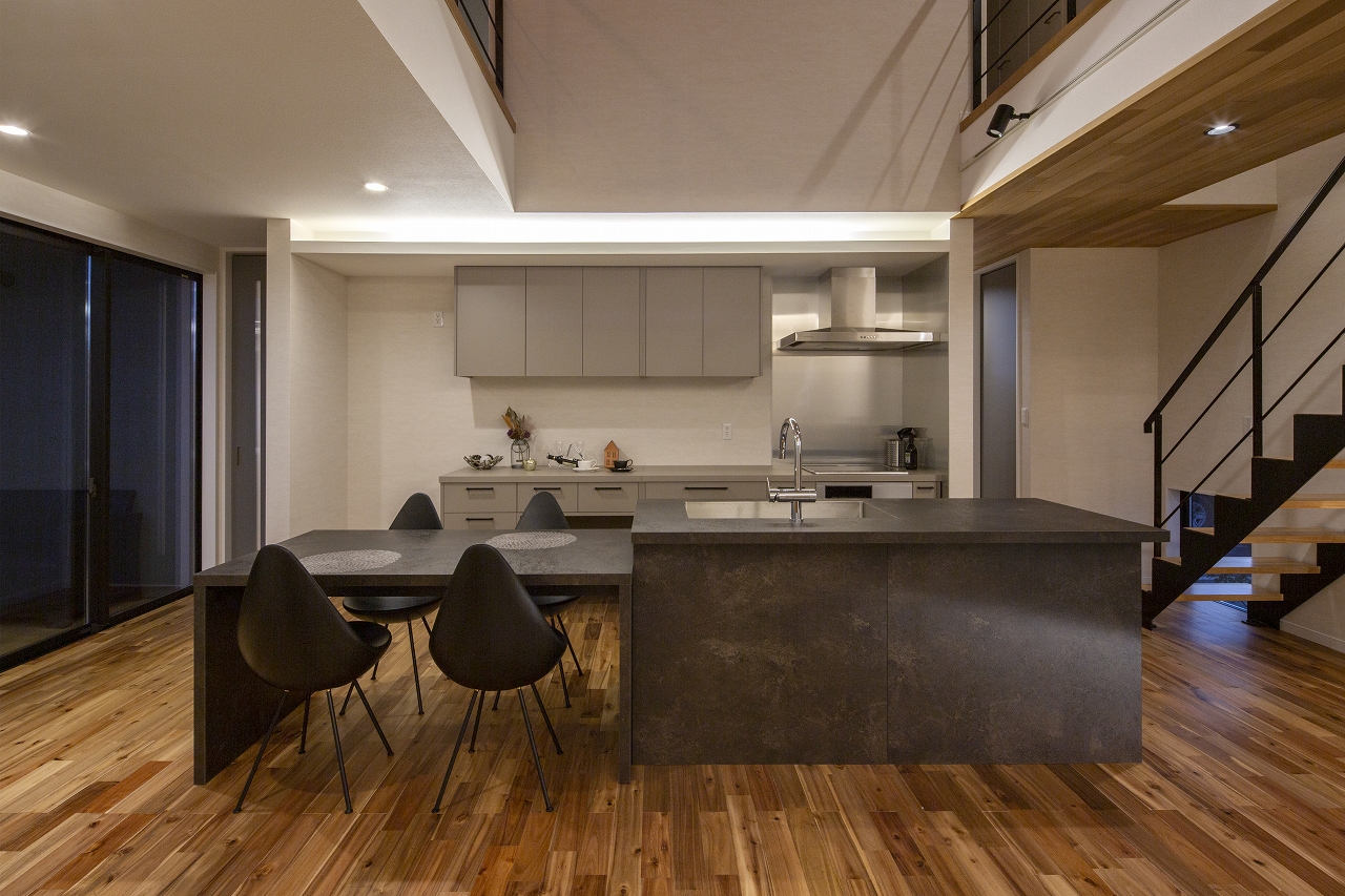 33坪の広がりのある家のDining Kitchen