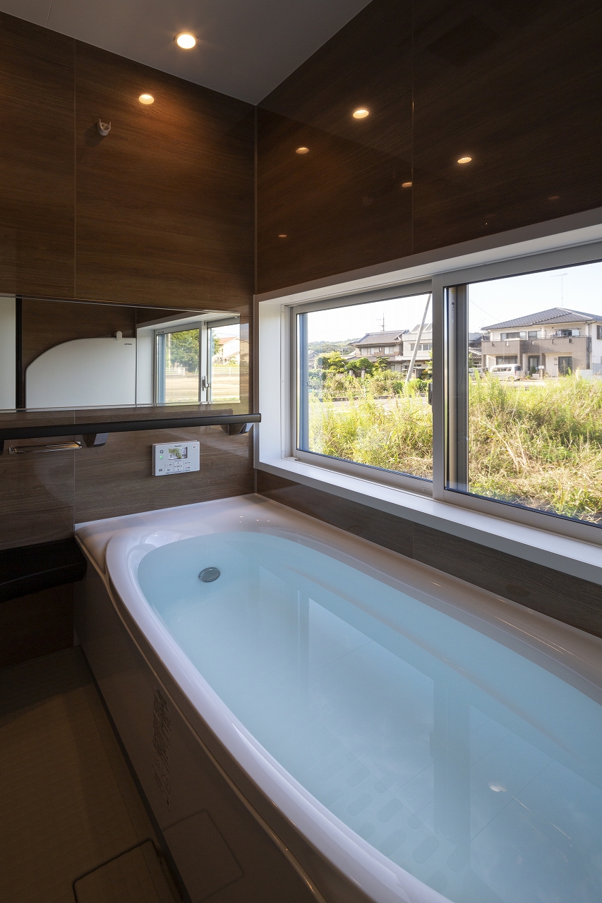 景色を切り取る家のBath
