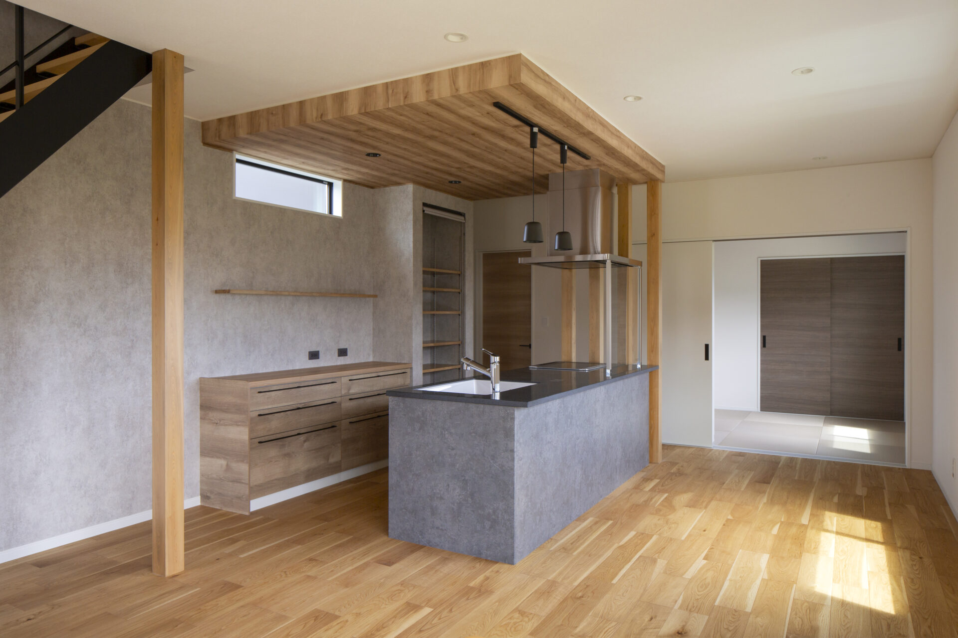 四季を感じるランドリーハウスのDining Kitchen