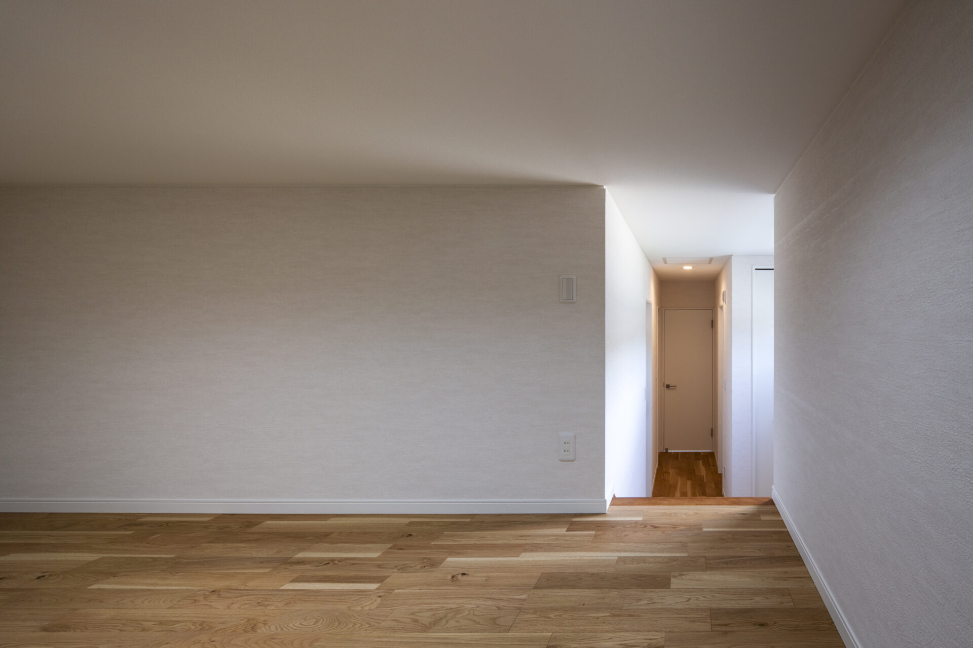 公園が広がるグレージュハウスのRooms