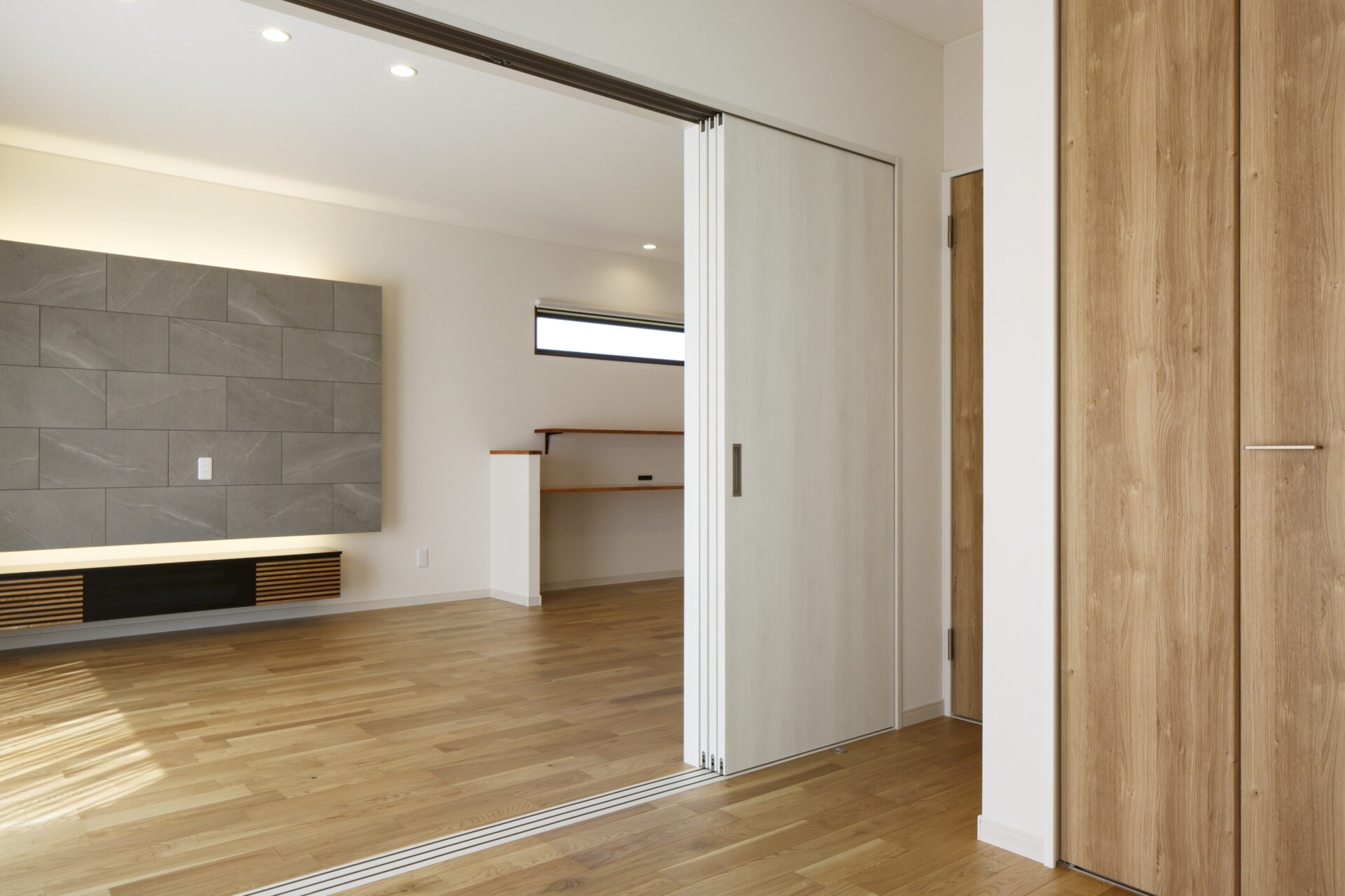 収納たっぷりナチュラルモダンな家のLiving Room