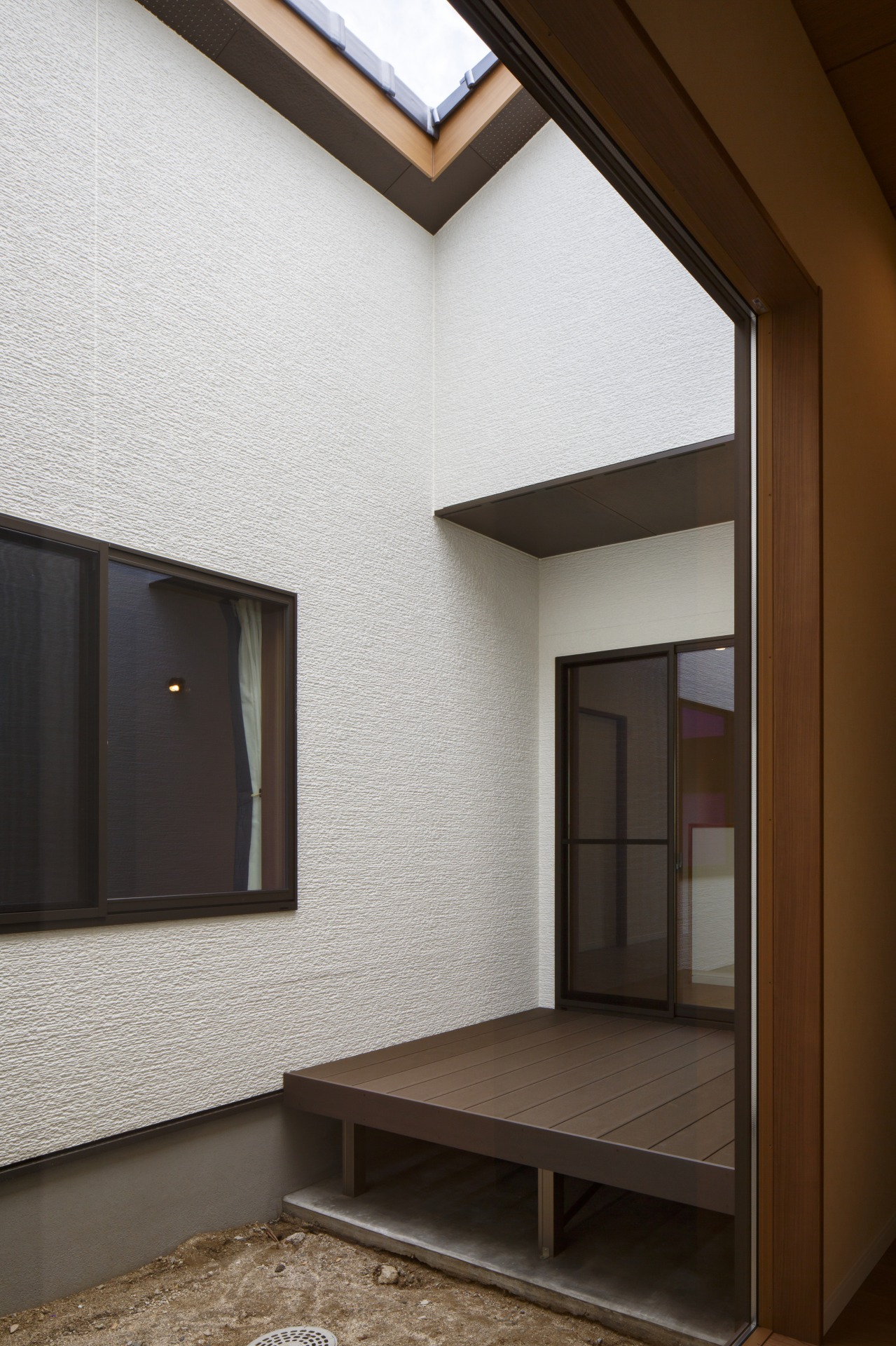 平屋×中庭×ガレージの家のCourtyard