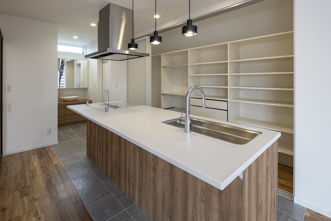 福山市の注文住宅｜今井住建の施工事例ギャラリー「キッチン周りの床はフロアタイルをお勧めします」