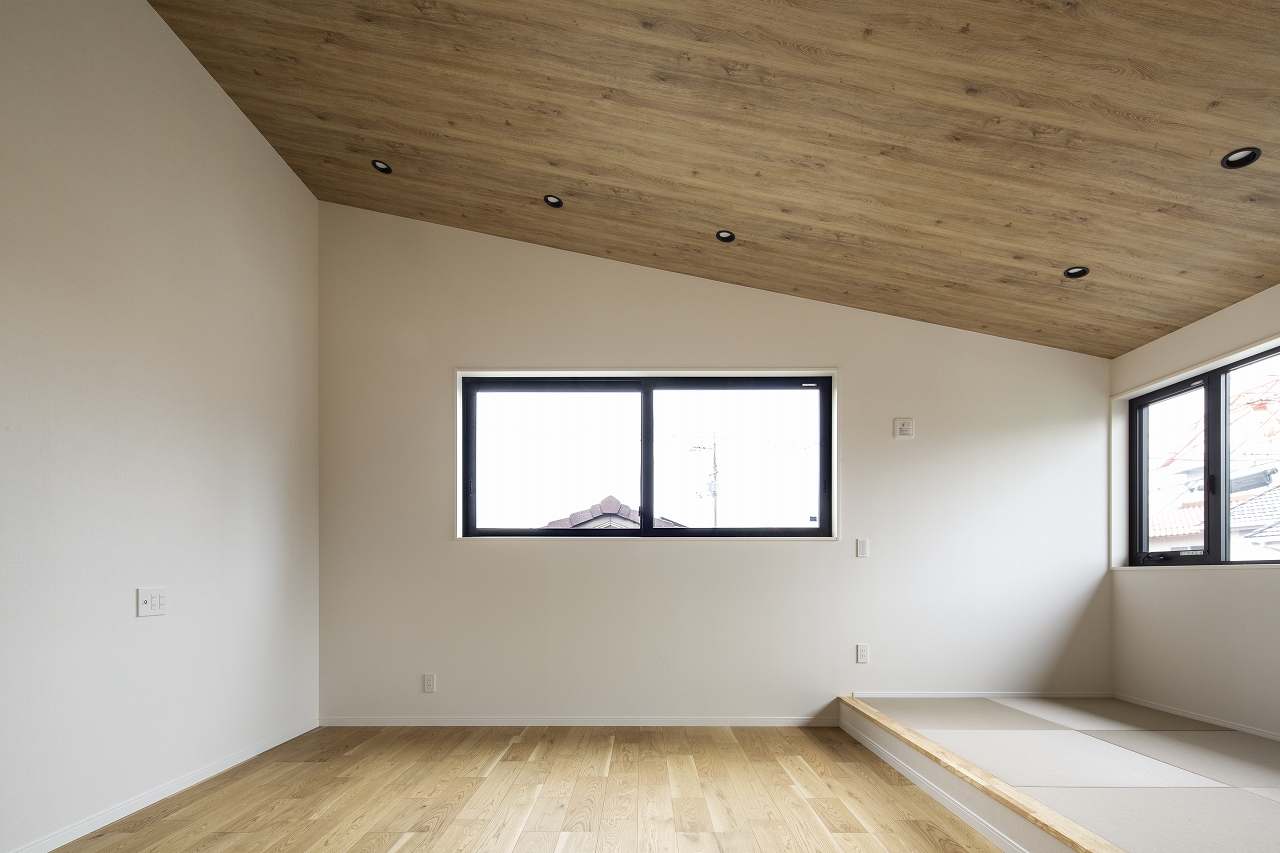 福山市の注文住宅｜今井住建の施工事例ギャラリー「傾斜天井の木目と、床の木目の色合いはなるべく合わせて」