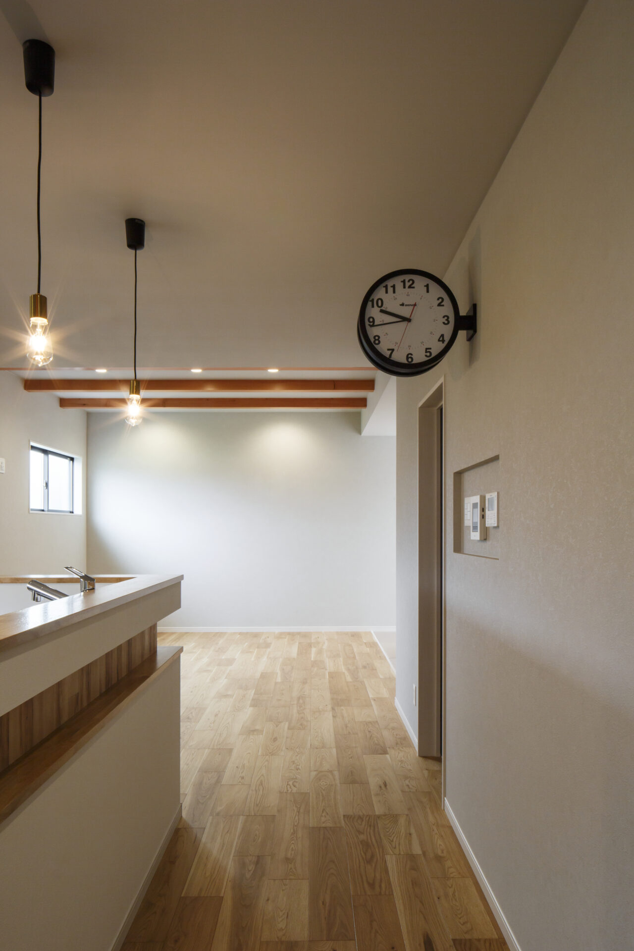 福山市の注文住宅｜今井住建の施工事例ギャラリー「壁掛け時計がおしゃれですね」